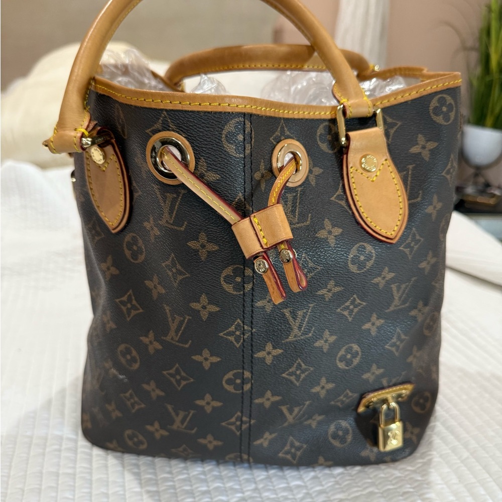 Classic Monogram Shoulder Bag GM